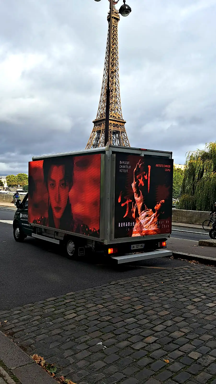 Camion LED Green Ad · Tour Eiffel
