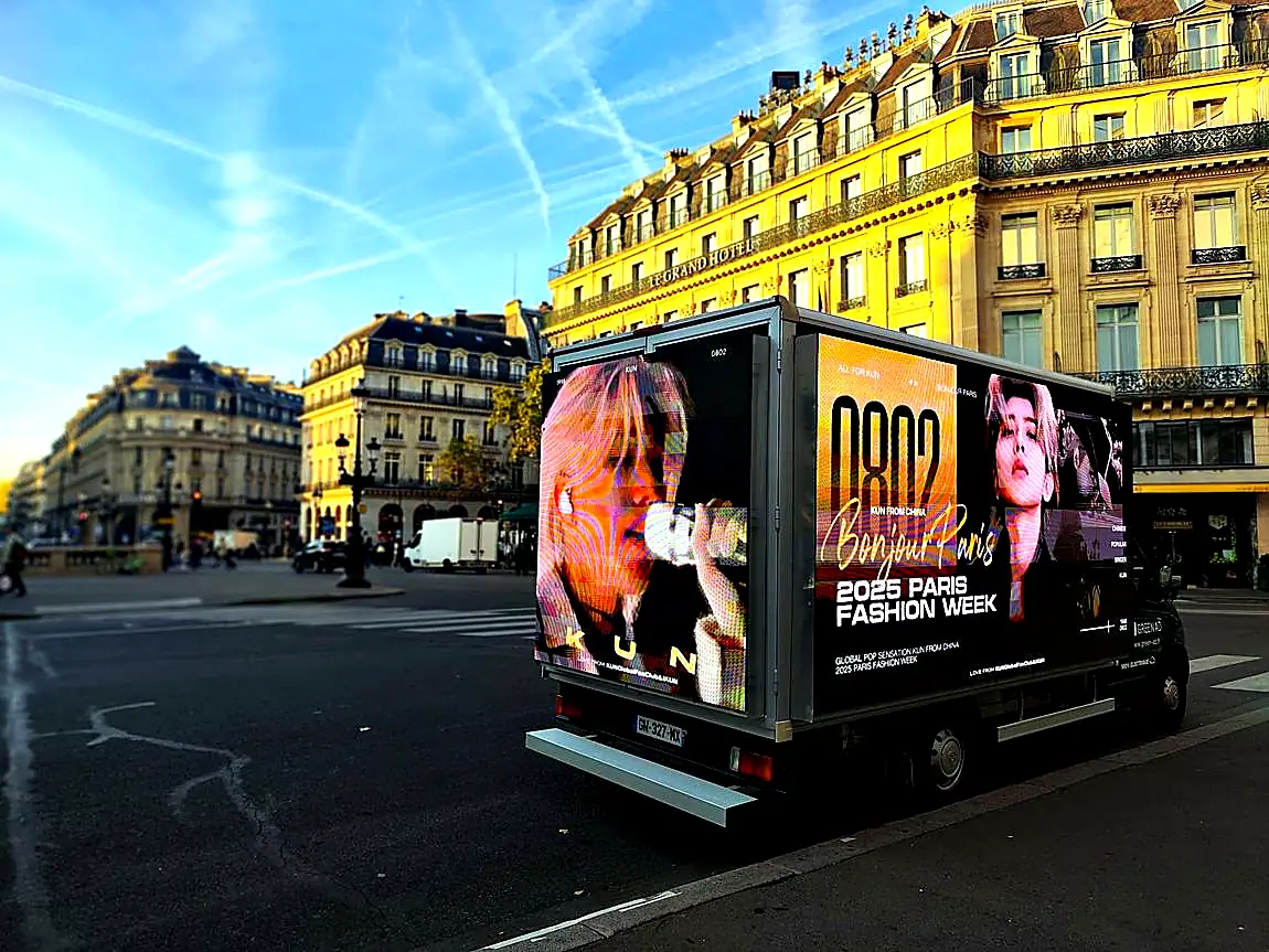 Place de l'Opéra · Paris Fashion Week 2025