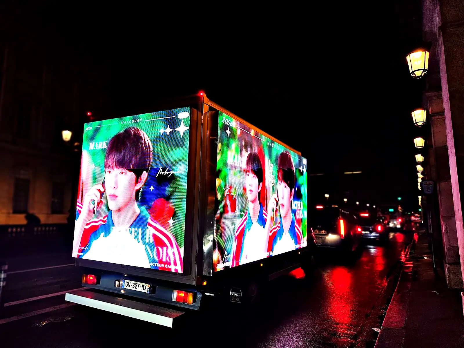 Camion LED Green Ad · Rue de Rivoli · Diffusion de nuit