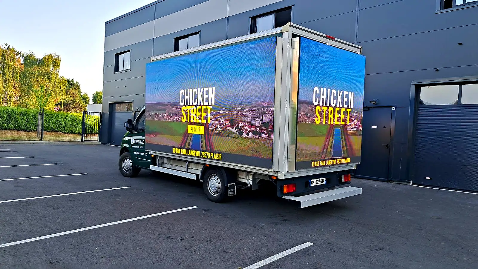 Camion LED Green Ad · Chicken Street · Drive-to-store · Plaisir